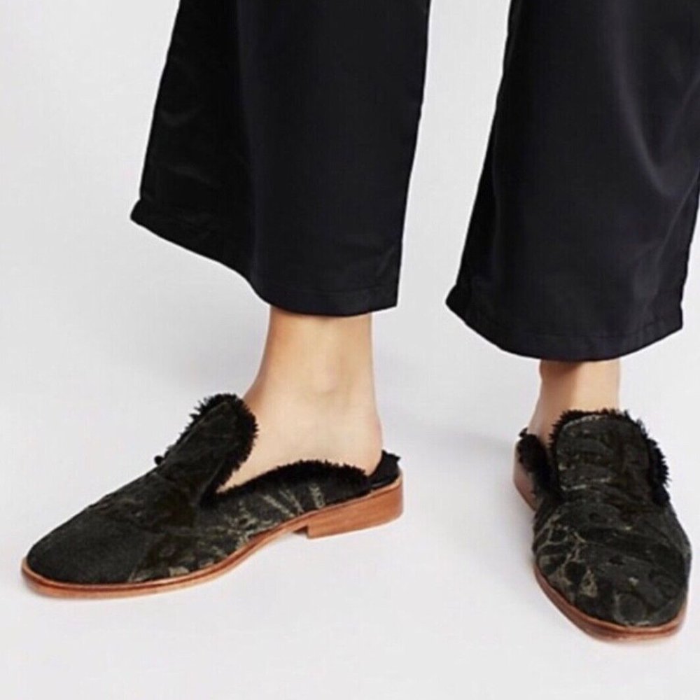 Free People Butterfly Effect Mule Dark Grey NIB Size Europe 37/ US 6.5 Womens